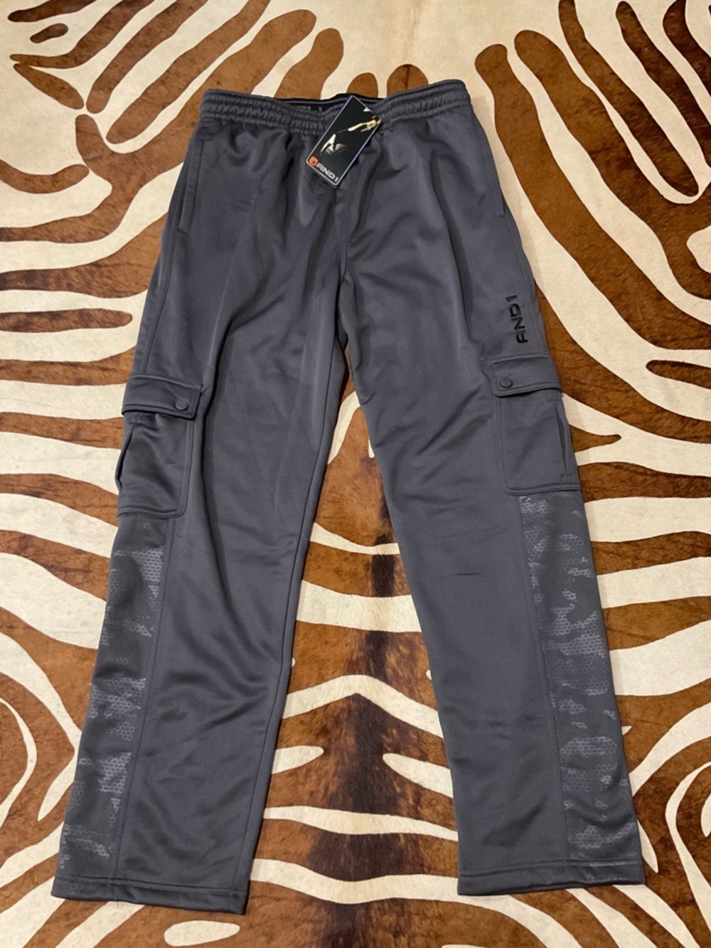 NEW! AND1 Men’s Fleece Lined Basketball Joggers Sweatpants Gray Size Medium